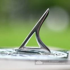 Bright Chrome 'Rising Sun' Sundial - 120mm -Garden Supply Discount Store close up of the gnomon on the sundial 1