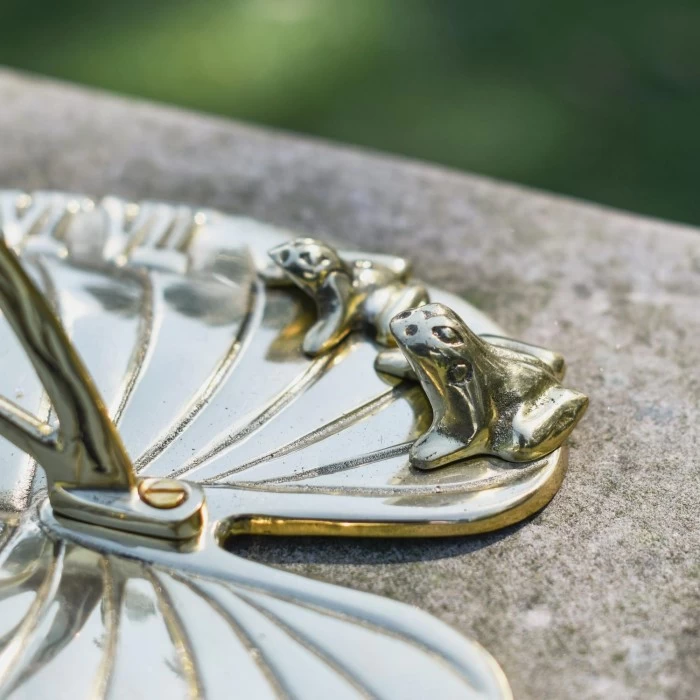 Polished Brass 'Lily Pad & Bullfrog' Sundial - 210mm 6 Polished Brass 'Lily Pad & Bullfrog' Sundial - 210mm - Image 4