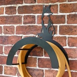 Wall Mounted Sitting Fox Iron Hose Holder -Garden Supply Discount Store ukhoh154 sitting fox hose holder 2